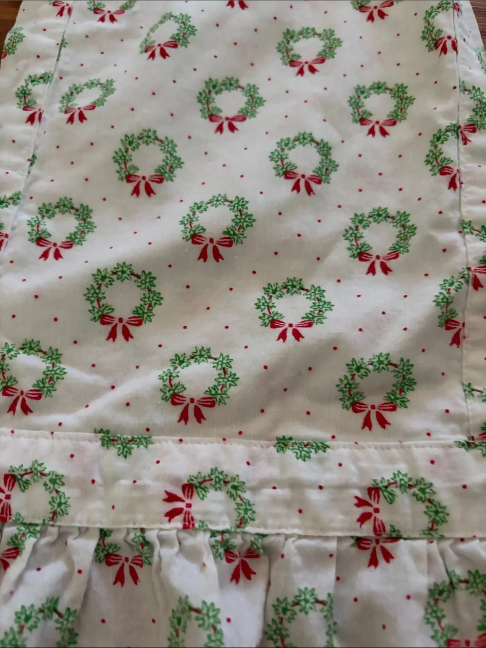 Holiday Wreath Cotton Apron - White/Green/Red